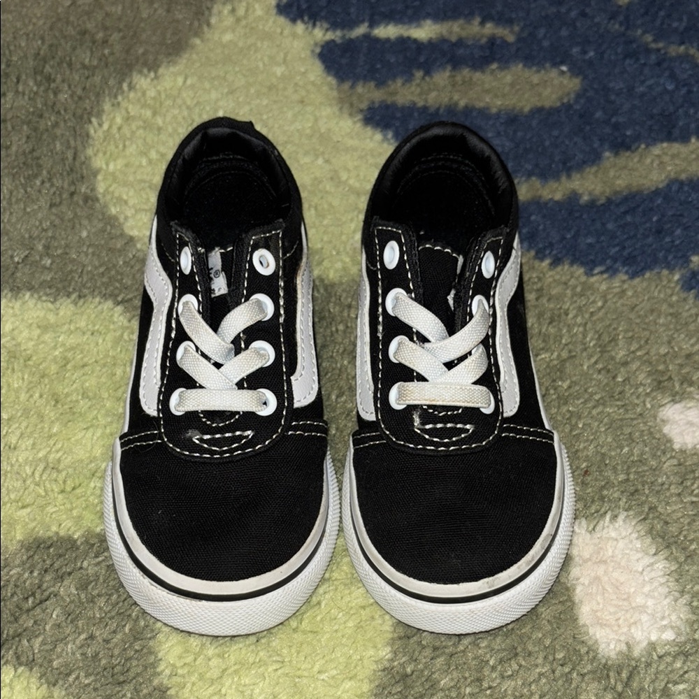 Vans Black and White Classic Sneakers Low-Top Canvas